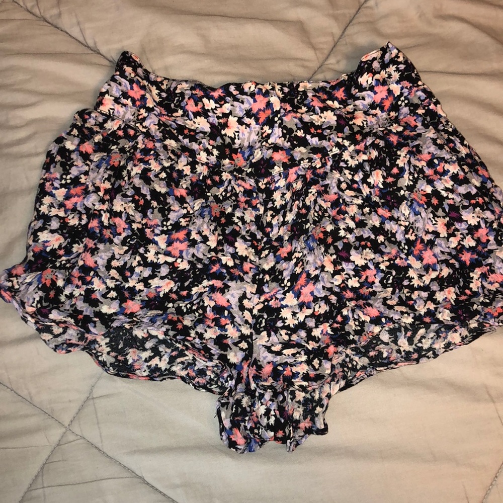American Eagle Flowy shorts